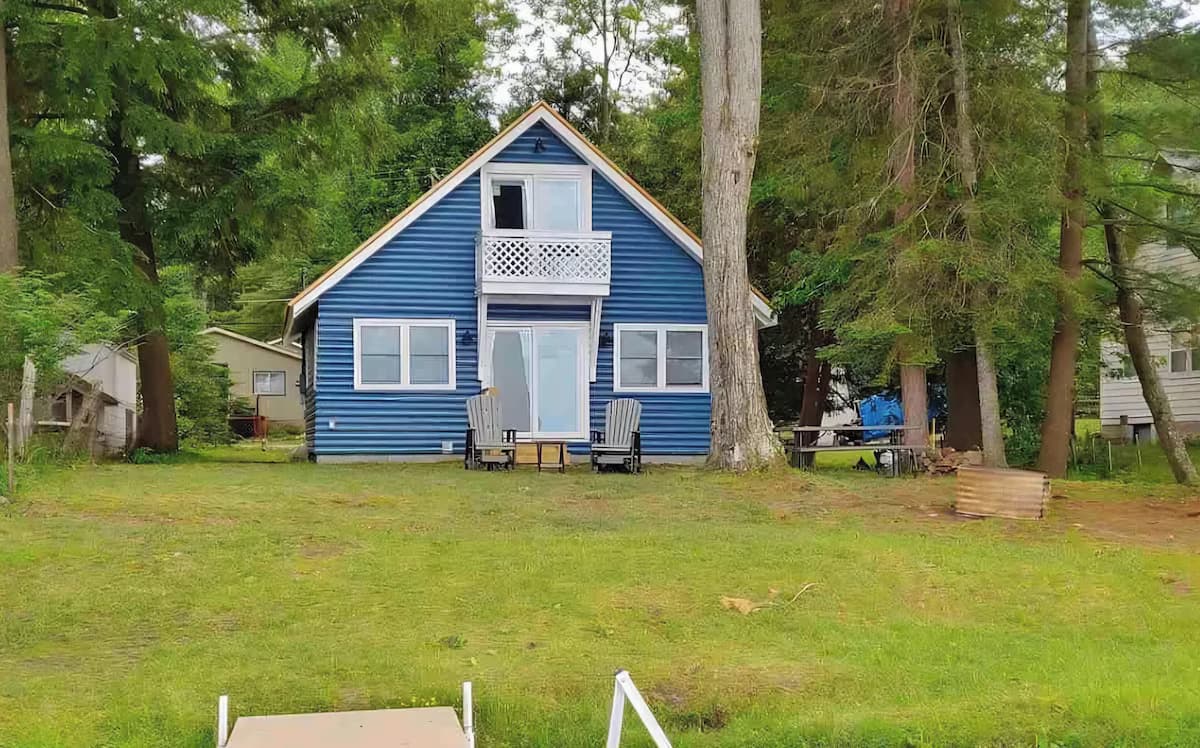 Lakeside cabin